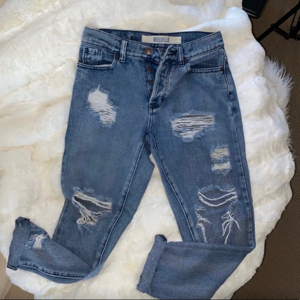 Brandy Melville Mid Rise Distressed Boyfriend Jeans
